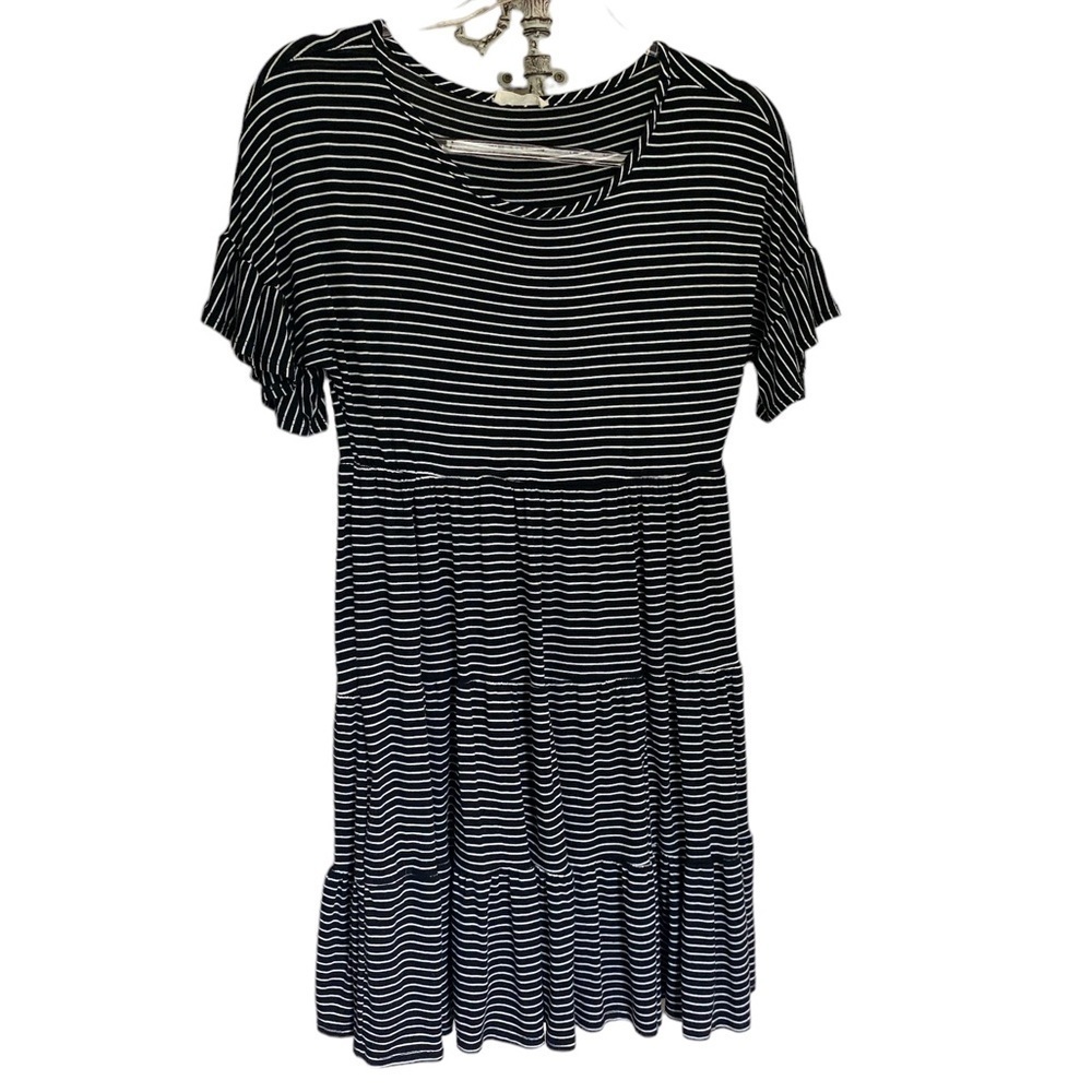 Rae Republic dress medium ruffled stretch soft short sleeve